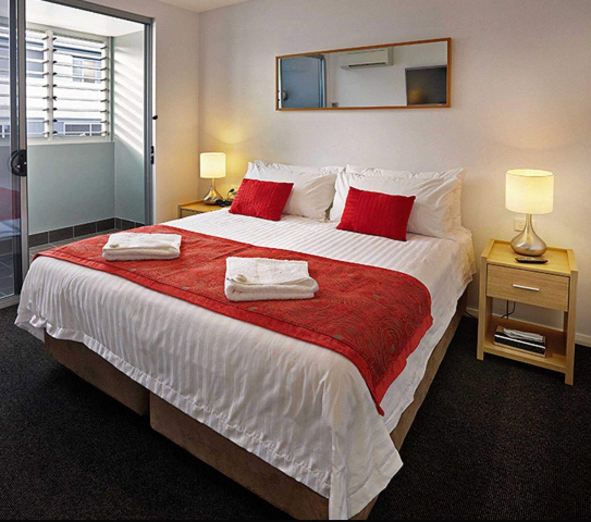Crown On Darby Newcastle Aparthotel Ngoại thất bức ảnh
